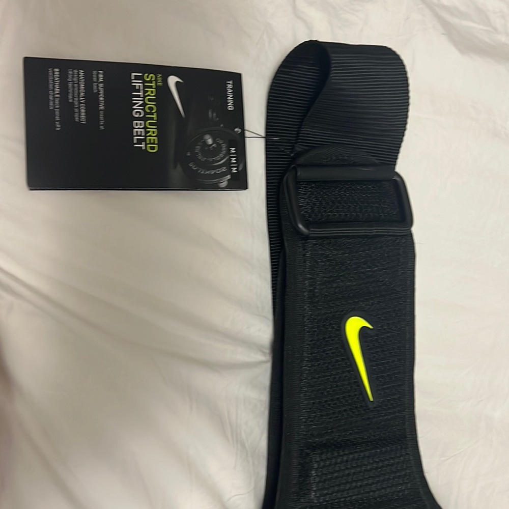 Nike weightlifting belt. Size medium never used